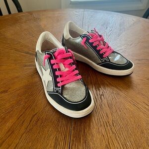 Vintage Havana | Stylish Sneakers with Pink Laces